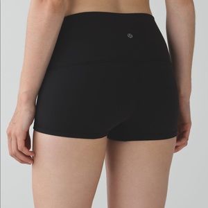 Lululemon roll down Boogie Short